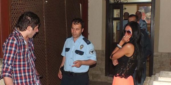 Bayıltıncaya kadar dövdü!