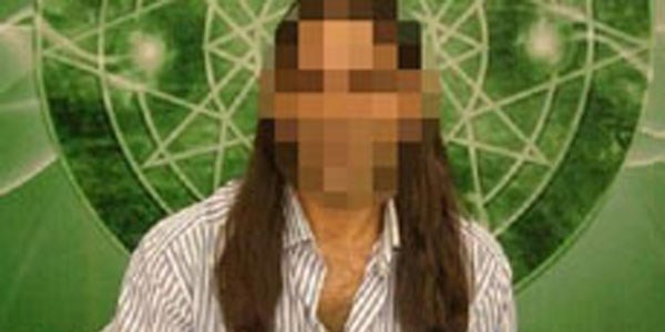 Kızlarını alıkoydu diye bioenerji uzmanının evini bastılar