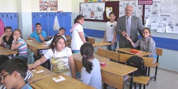 Yerk�y'de ��rencilere kandil simidi da��t�ld�