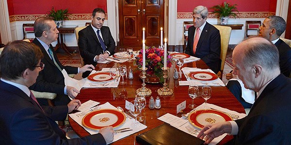 Obama ile yemek 3 saat 15 dakika sürdü/ Video