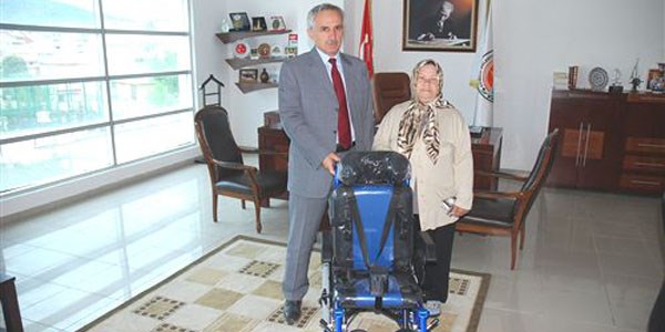 Gemlik Belediyesi engellilerin umudu olmay� s�rd�r�yor