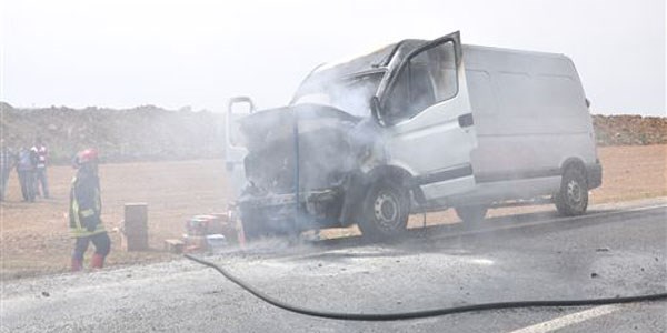 Seyir halindeki ara� alev ald�