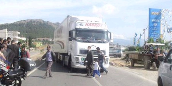 Tır'ın çarptığı yaya, ağır yaralandı