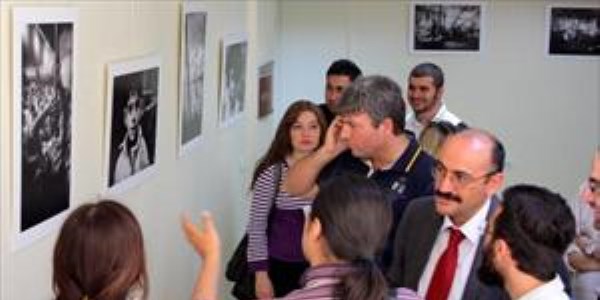 Üniversitelilerden siyah beyaz fotoğraf sergisi