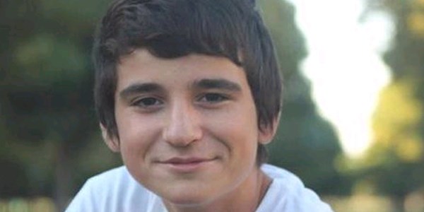 16 yaşındaki genç bıçaklanarak öldürüldü
