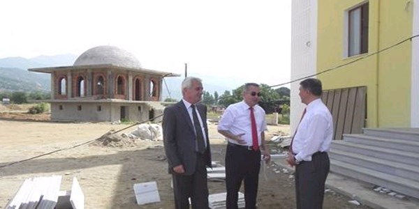 Ödemiş'in en büyük camisi belediyenin katkılarıyla tamamlanıyor