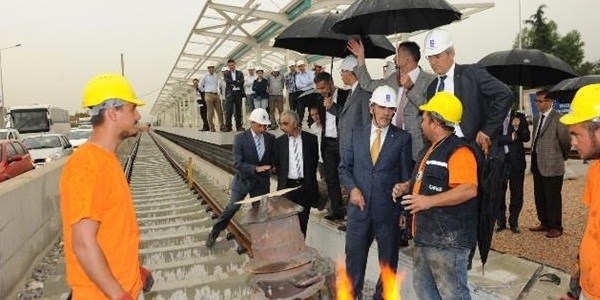 Raylar şehrin doğusuyla buluşmaya başladı
