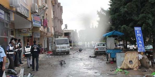 Reyhanlı'da eylem gerginliği: 1'i polis 4 yaralı/ Video
