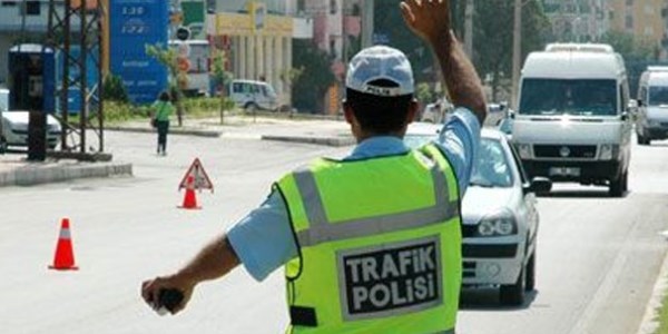 Kaza yaptı diye incelenen araçta çalıntı demirler