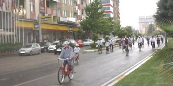 Adıyaman'da yağmur altında bisiklet turu