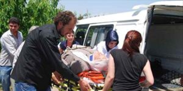 Minibüs ile otomobil çarpıştı: 5 yaralı