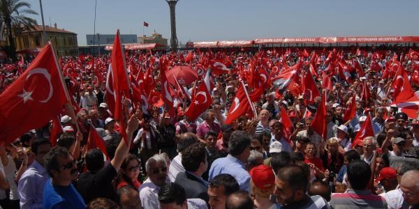 İzmir'de 2 bin kişilik alternatif kutlama