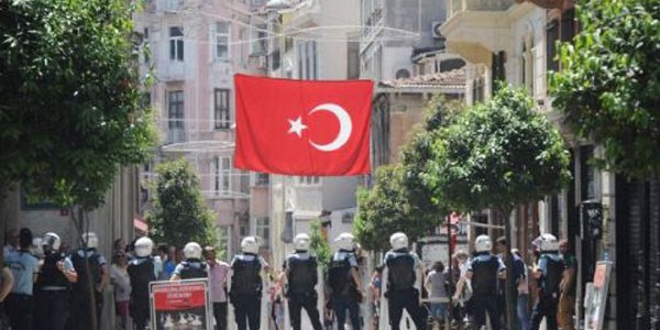Polisin donup kaldığı an!