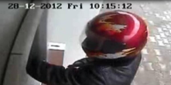 Kask takan hırsızı parmak izi ele verdi