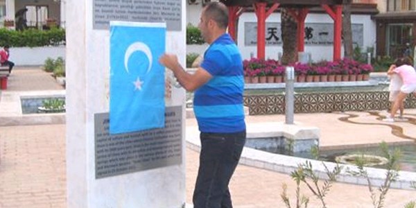 Marmaris'te tek kişilik 'Çin' eylemi