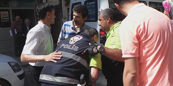 Motosikletli trafik polisi kaza yaptı: 1 yaralı