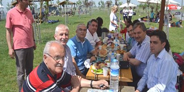 Polisler piknikte buluştu