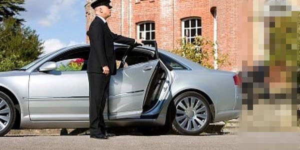 �zel sekt�rde be� y�l �al��ana kamuda m�d�rl�k yolu a��ld�