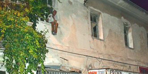 Gencin polisle inatlaşması yerde bitti