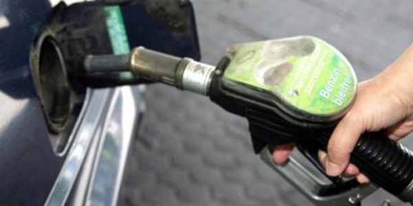 Benzine 10 kuruş zam geldi