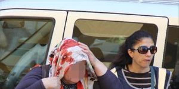 Evinde fuhuş yaptıran 2 kişi gözaltına alındı