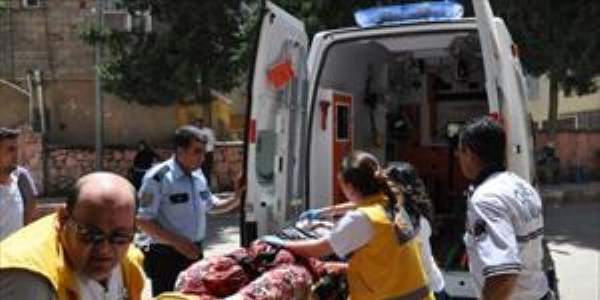 Tartıştığı annesini bıçakladı