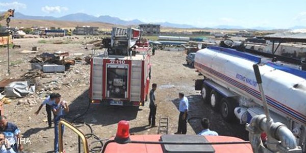 Silopi'de benzin tankeri patladı: 1 ölü, 2 yaralı