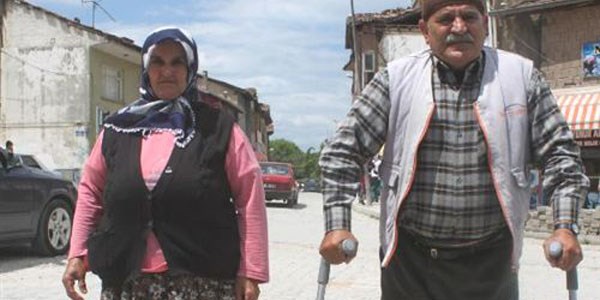 Felçli hasta 2.5 yıl sonra yürümeye başladı