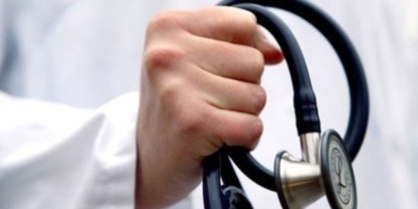 Hasta yakınlarından doktora saldırı