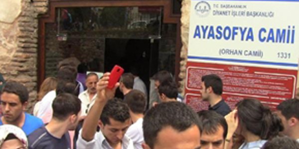 İmamla öğrencilerin fotoğraf çekme kavgası karakolda bitti/ Video