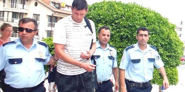 Taksiciyi döven İngiliz turist adli kontrolle serbest