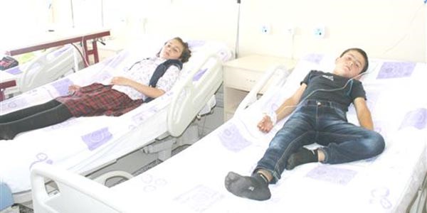 Silvan'da 27 öğrenci dondurmadan zehirlendi