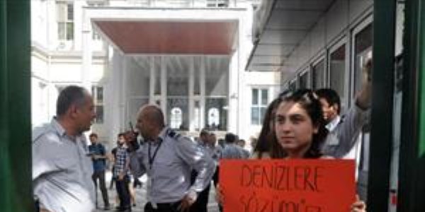 Deniz Gezmiş heykeli yeniden Mimar Sinan Üniversitesi'nde