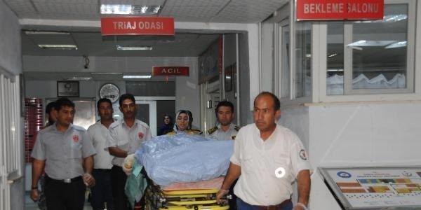 Akçakale'ye getirilen 3 Suriyeli'den 1'i öldü