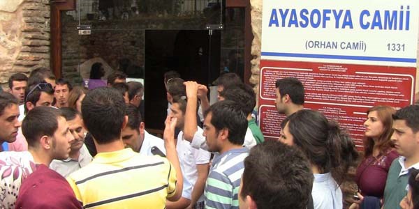 Ayasofya Camii'nde fotoğraf çekme krizi
