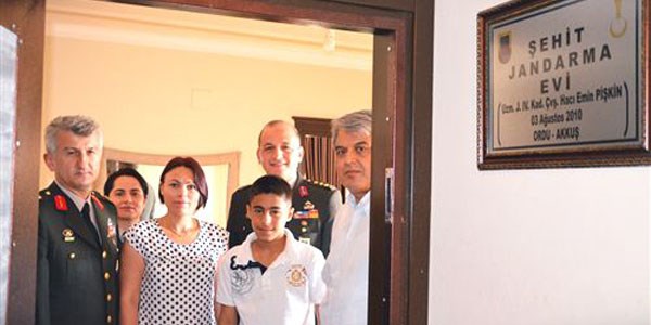 Adana'da �ehit evi a��ld�