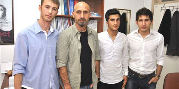 Yemek yerken gelen fikirle 'tercüman' oldular