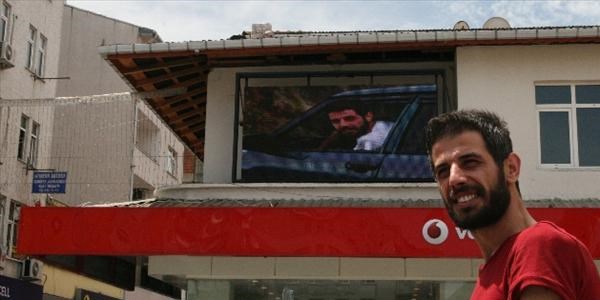 Rizeli genç Trabzonlu kıza aşkını LED ekrandan itiraf etti
