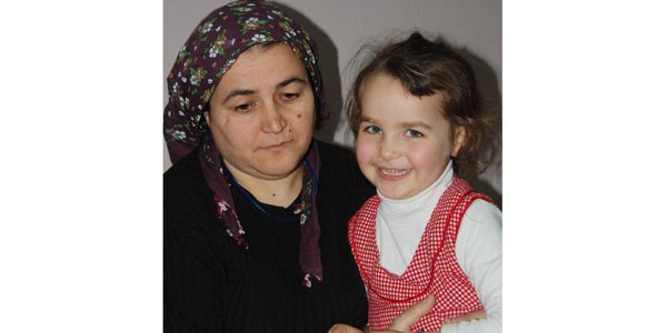 Annesi onun tedavi edilmesini, o ise babasını istiyor