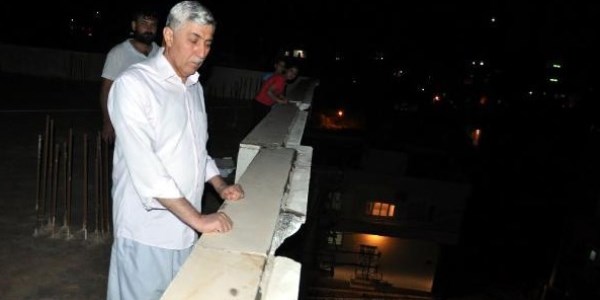 Nusaybin'de binanın duvarına yıldırım çarptı