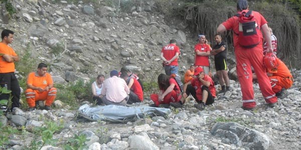 Dere kenarında oyun keyfi ölümle sonuçlandı