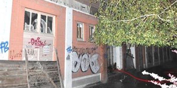 Eskişehir'de tarihi sinema binası alev alev yandı
