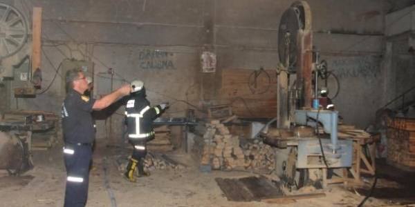 Kereste fabrikasında yangın