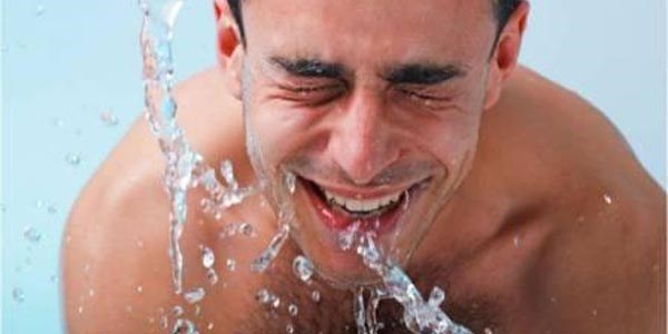 Günde ikiden fazla yüz yıkamak akne sebebi