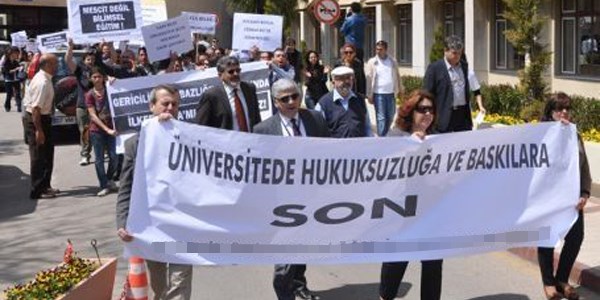 389 öğretim elemanından YÖK manifestosu