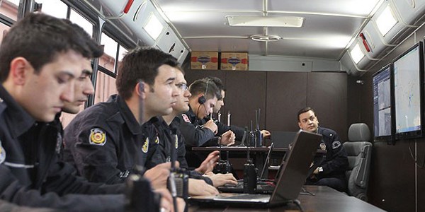Avrupa'nın en büyük toplu polis kuvveti/Video
