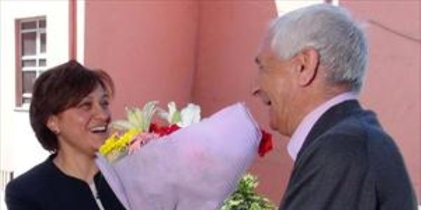 Bakan yardımcısı huzurevini ziyaret etti