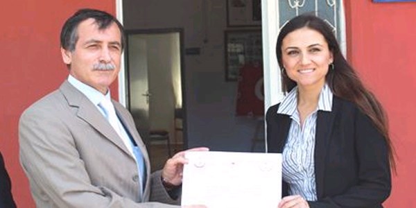 Yılın öğretmenine beyaz bayrak