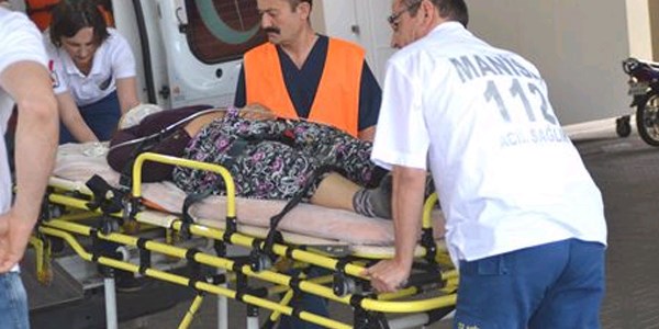 Seyir halindeki motosikletten düşen kadın ağır yaralandı