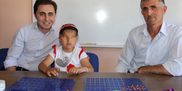 Gözleri olmayan Özlem'in tek bir isteği var